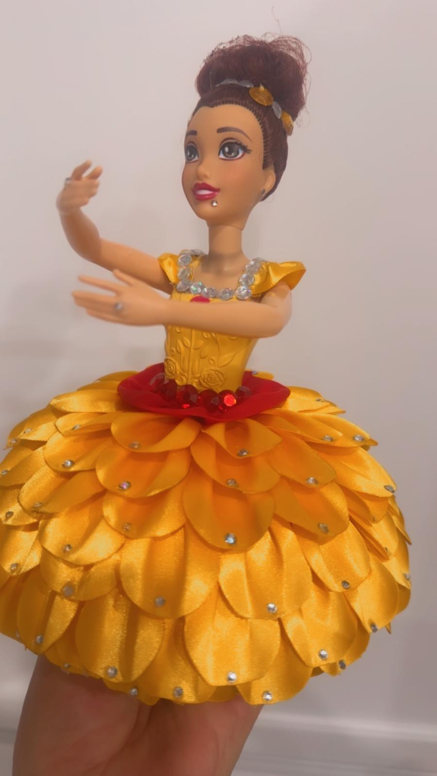 Muñeca con vestido hecho a mano de tela para recuerdos de cumpleaños , centros de mesa , bodas y graduaciones!